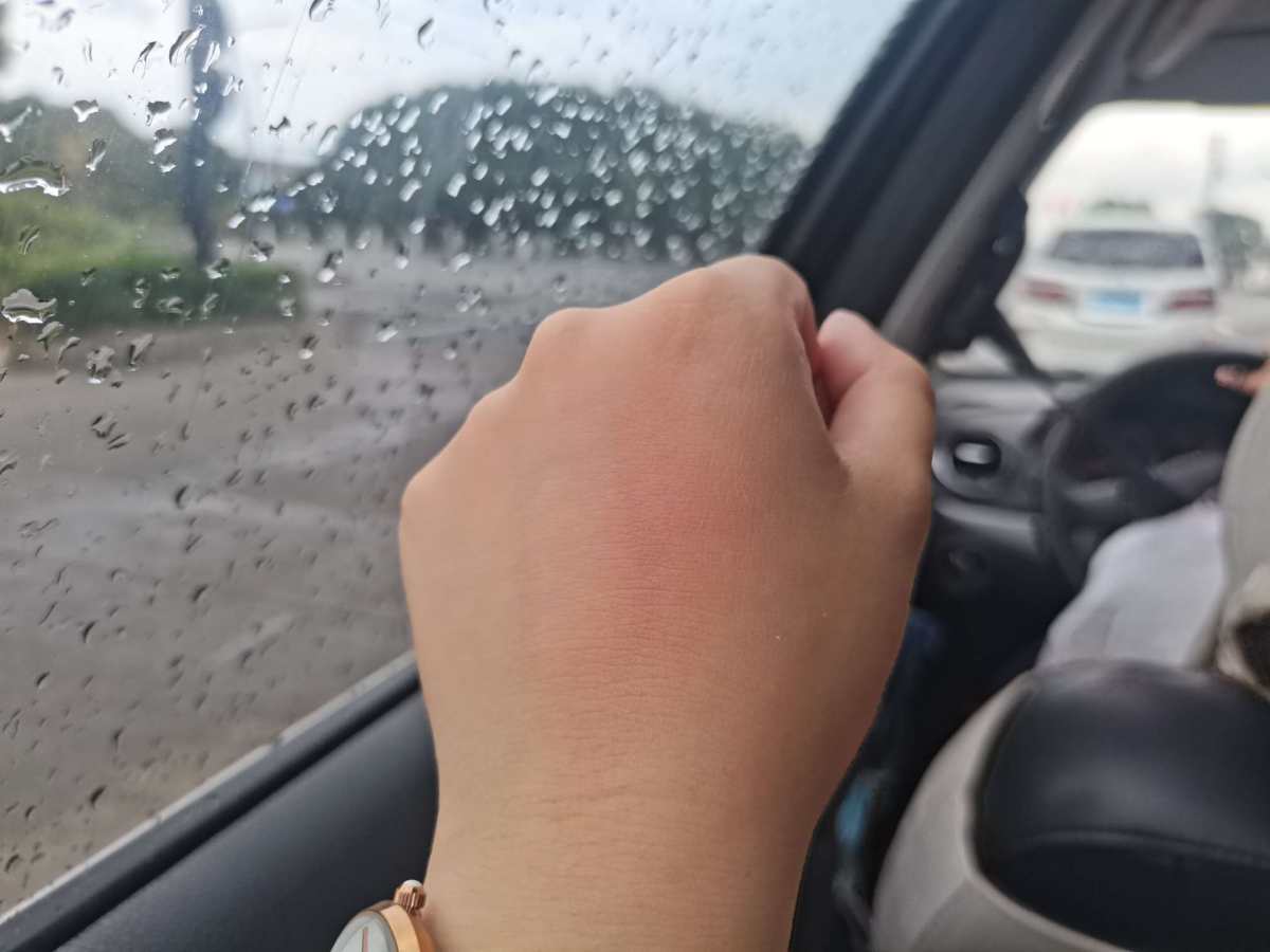 🎈这款腮红妥妥的超级无敌奶油杏粉色呀，属于老网红了，哑光质