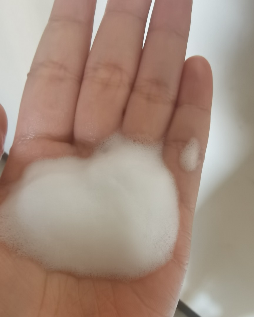 ✨这款洗面奶简直是懒人福音，不需要自己搓泡泡，只要摇晃一下瓶