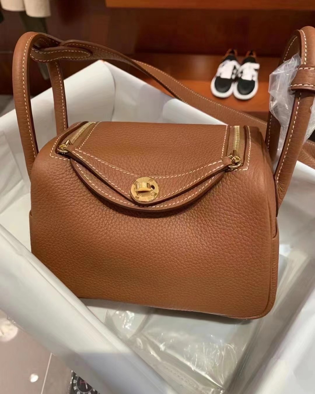 💕爱马仕  mini lindy TC 皮 金棕金扣  新