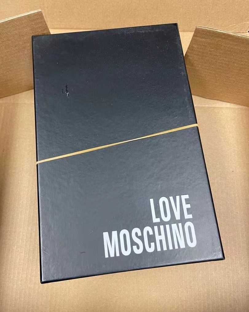 🌸我的小白鞋开箱了，love moschno小白鞋 ，走的