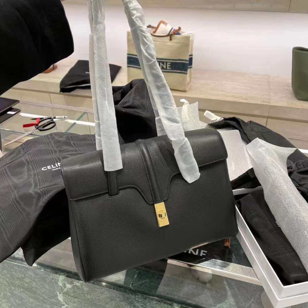 Celine Soft 16，新中号黑色  最实用的尺寸，�