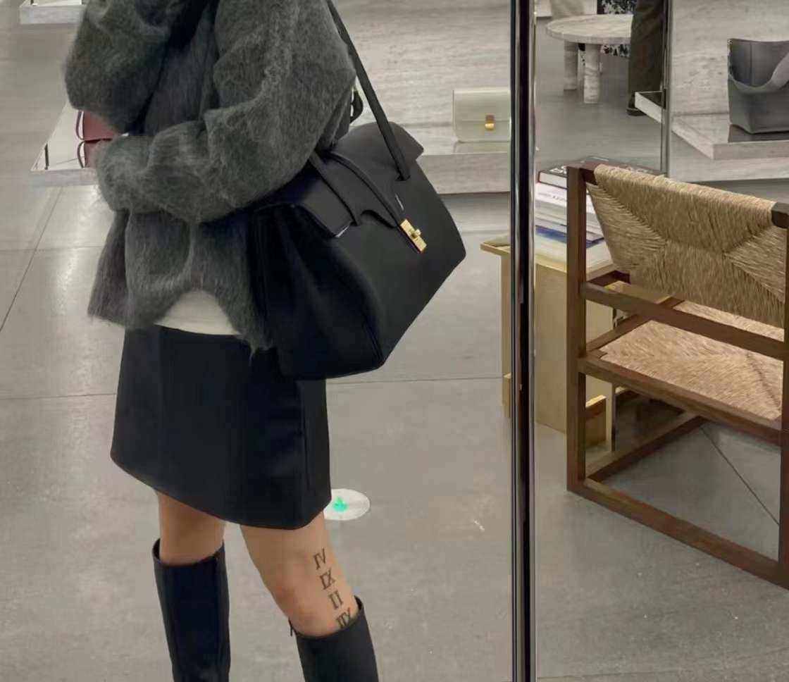 Celine Soft 16，新中号黑色  最实用的尺寸，�