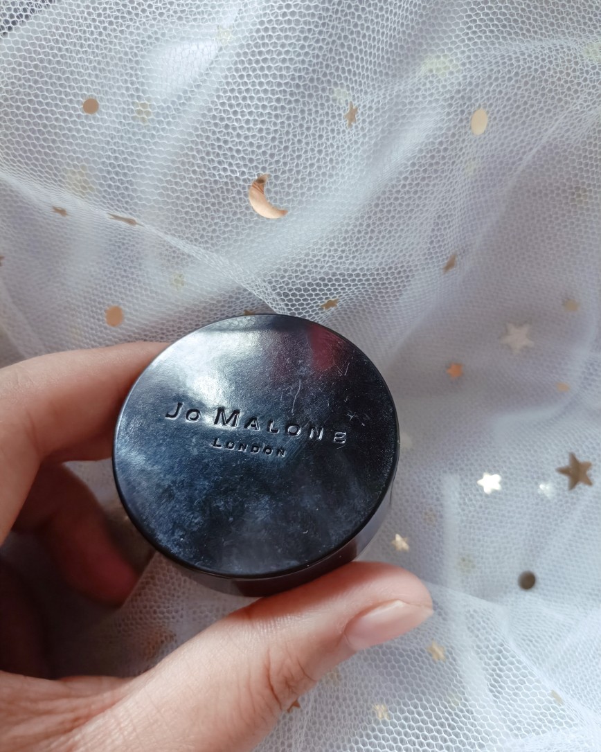 要想驾驭口红美丽的颜色，唇部状态一定要保持好，我平常在用的唇