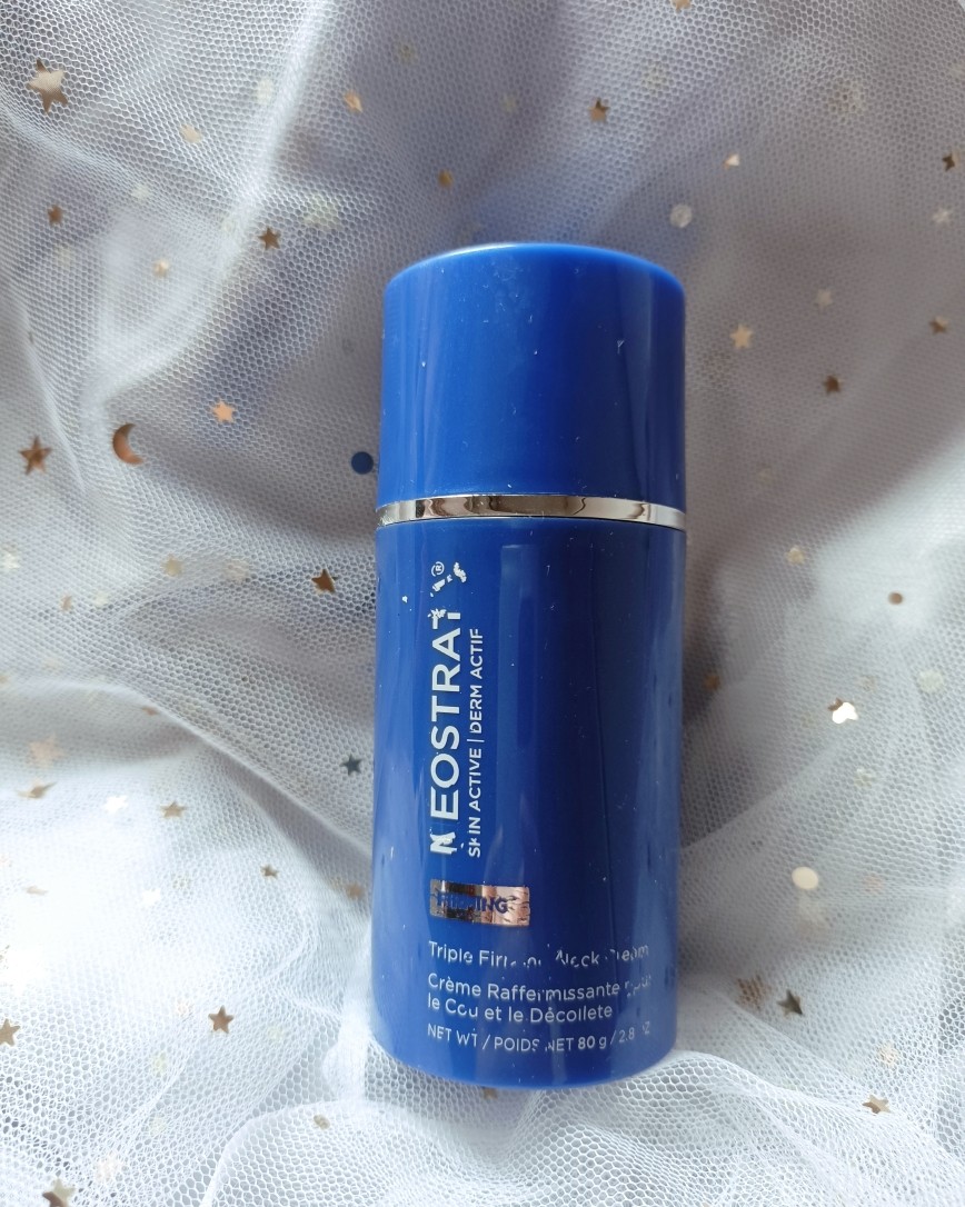 颈部是非常能看出年龄的部位，所以千万不要忽略。而且颈部肌肤比