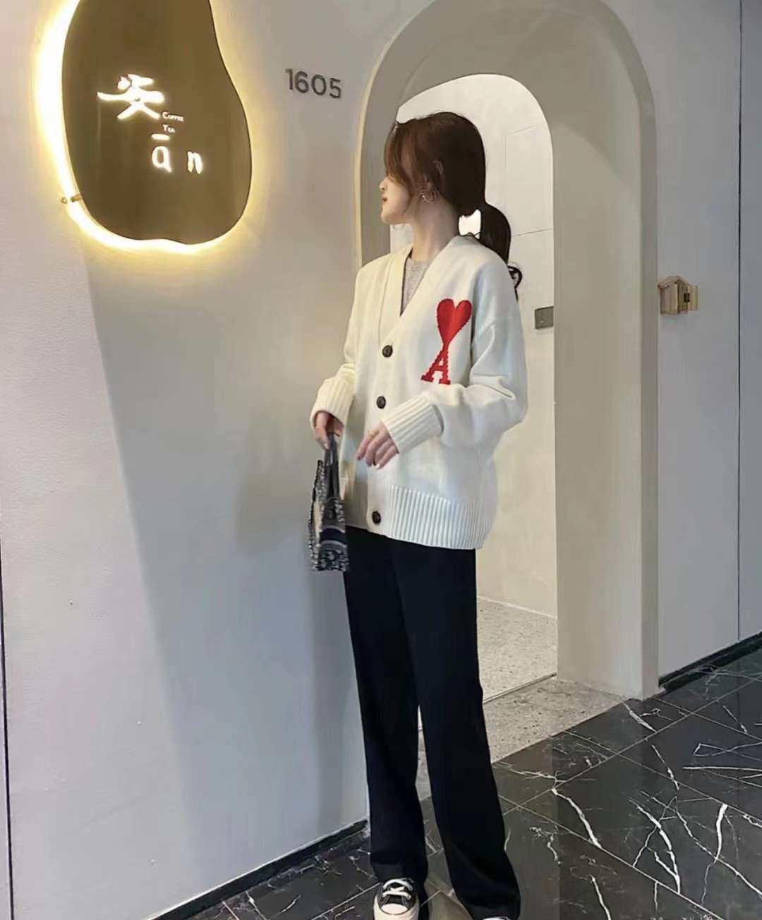 Ami Paris 大爱心 白色开衫 搭配情侣装超级好看！ 