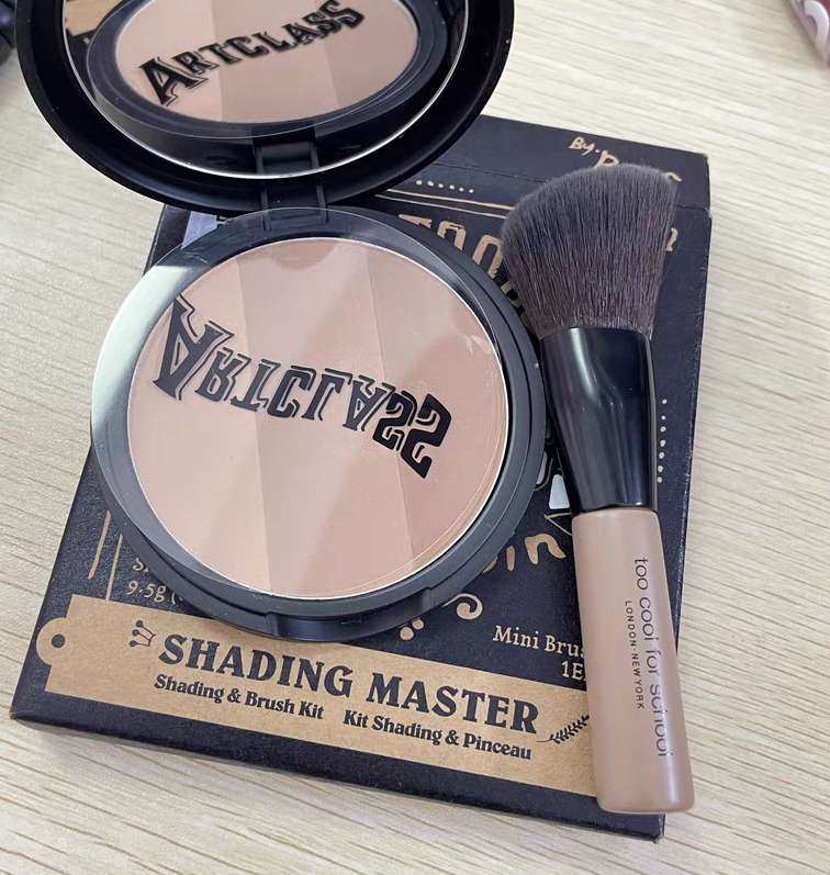 ✨这款是toocoolforschool的修容盘，修容修的好