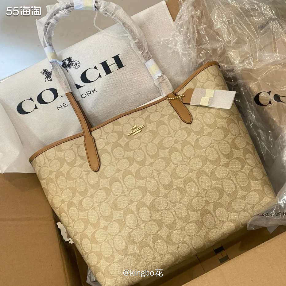 🔴超好看的蔻驰奶茶Tote包，一包多用，经典永不过时  �