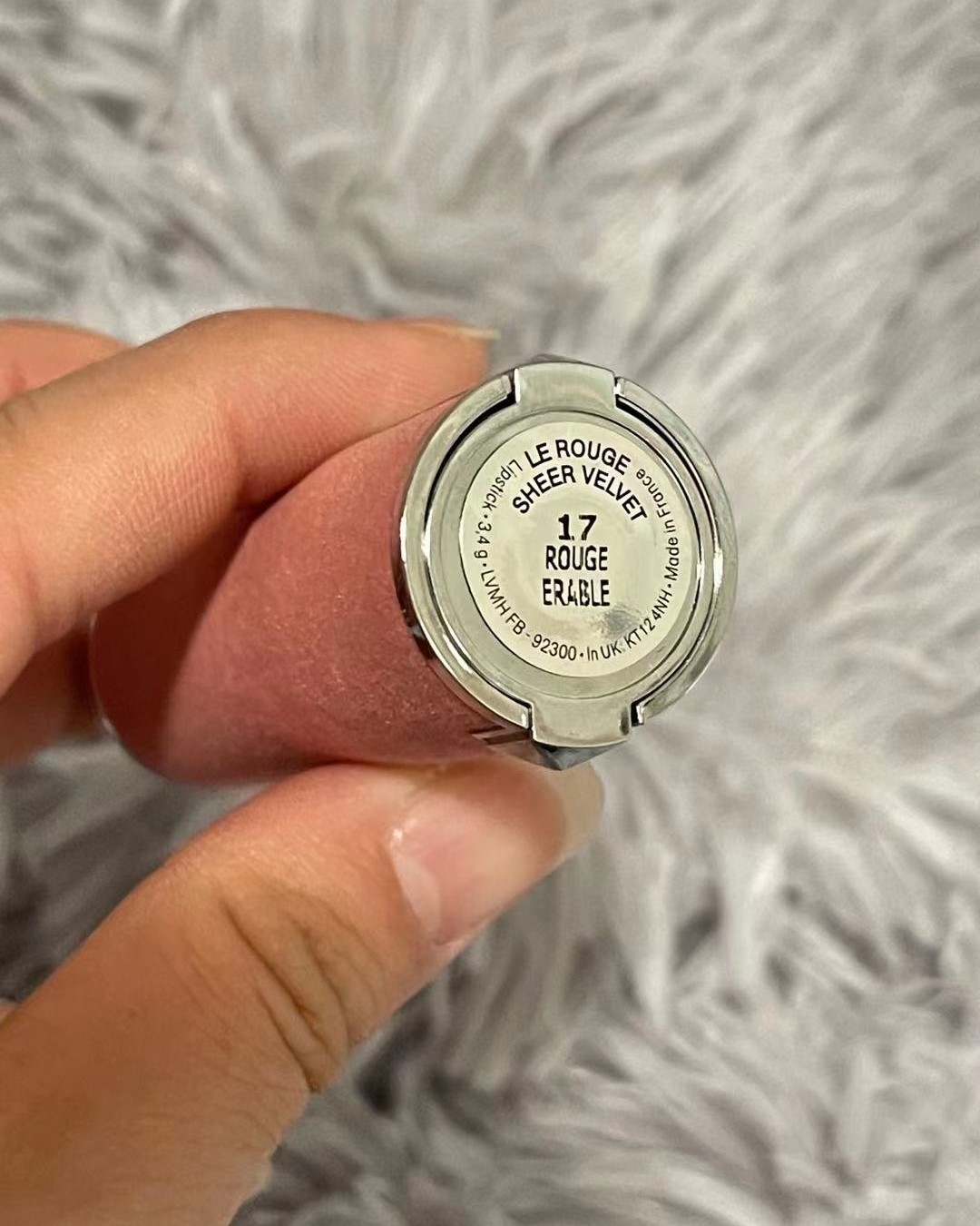纪梵希粉丝绒口红💄，外观很高大上，挺喜欢，  颜色属于玫瑰