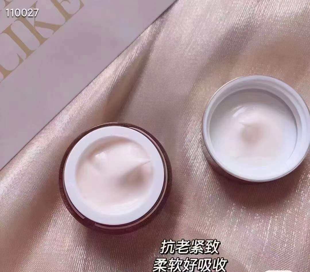 之前一直用雅诗兰黛抗蓝光眼霜，后面听小伙伴说多效智妍眼霜也非