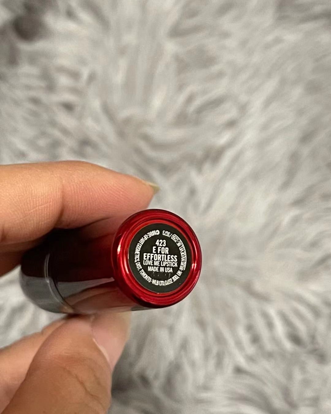 哇塞， Mac又出新品啦！喜欢吗？  还是个黑红渐变色的头，
