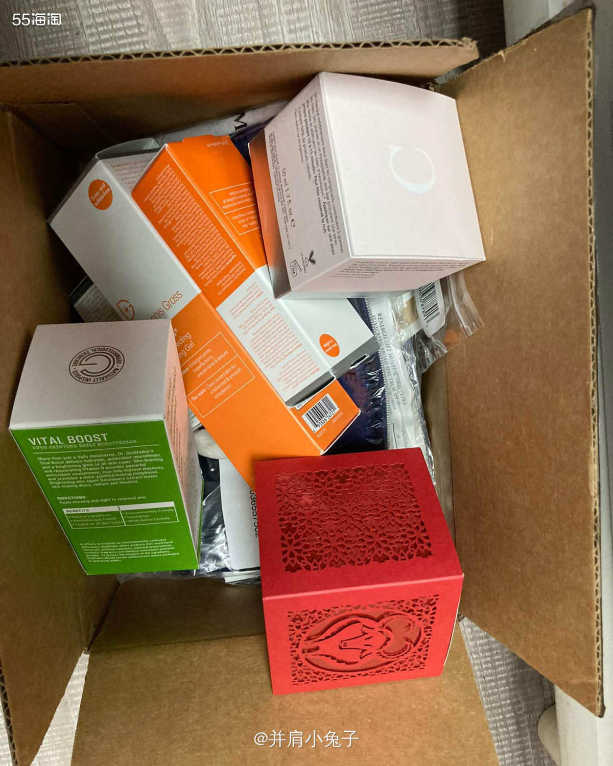 昨天收到了吉时八月买的香缇卡钻石面膜那一波货，果然日期不咋滴