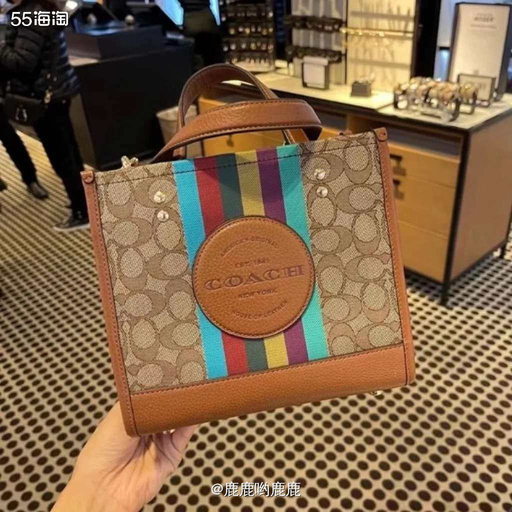 . 👜 盯上了蔻驰的新品了，最近是上新了很多Dempsey