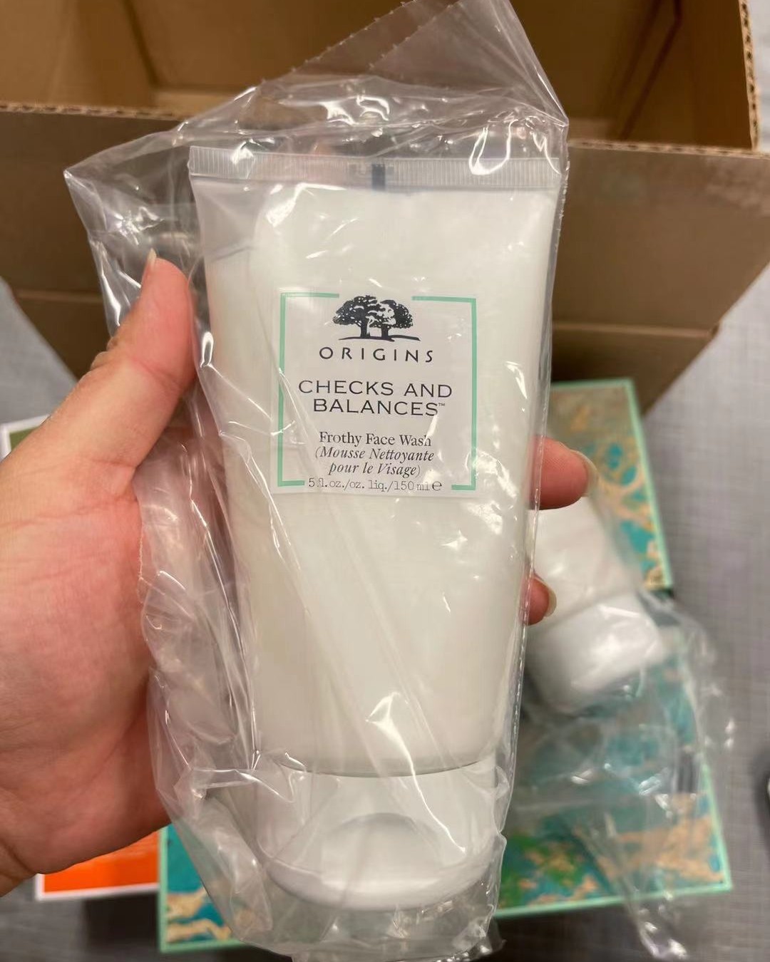 Origins 悦木之源洁面属于**回购款，还送蘑菇水和小样