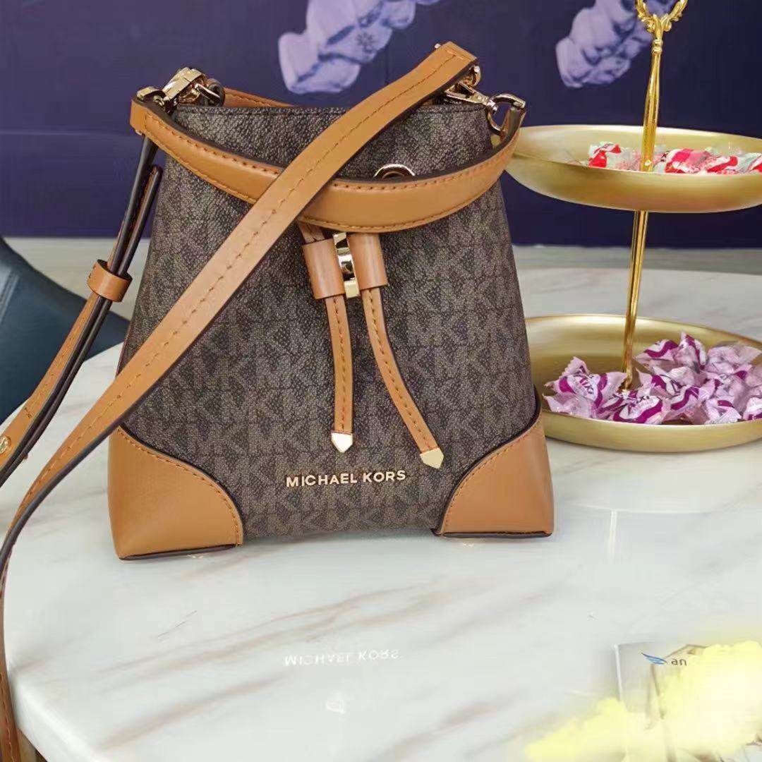 购买网站：Michael Kors（迈克尔·高司）  购买物