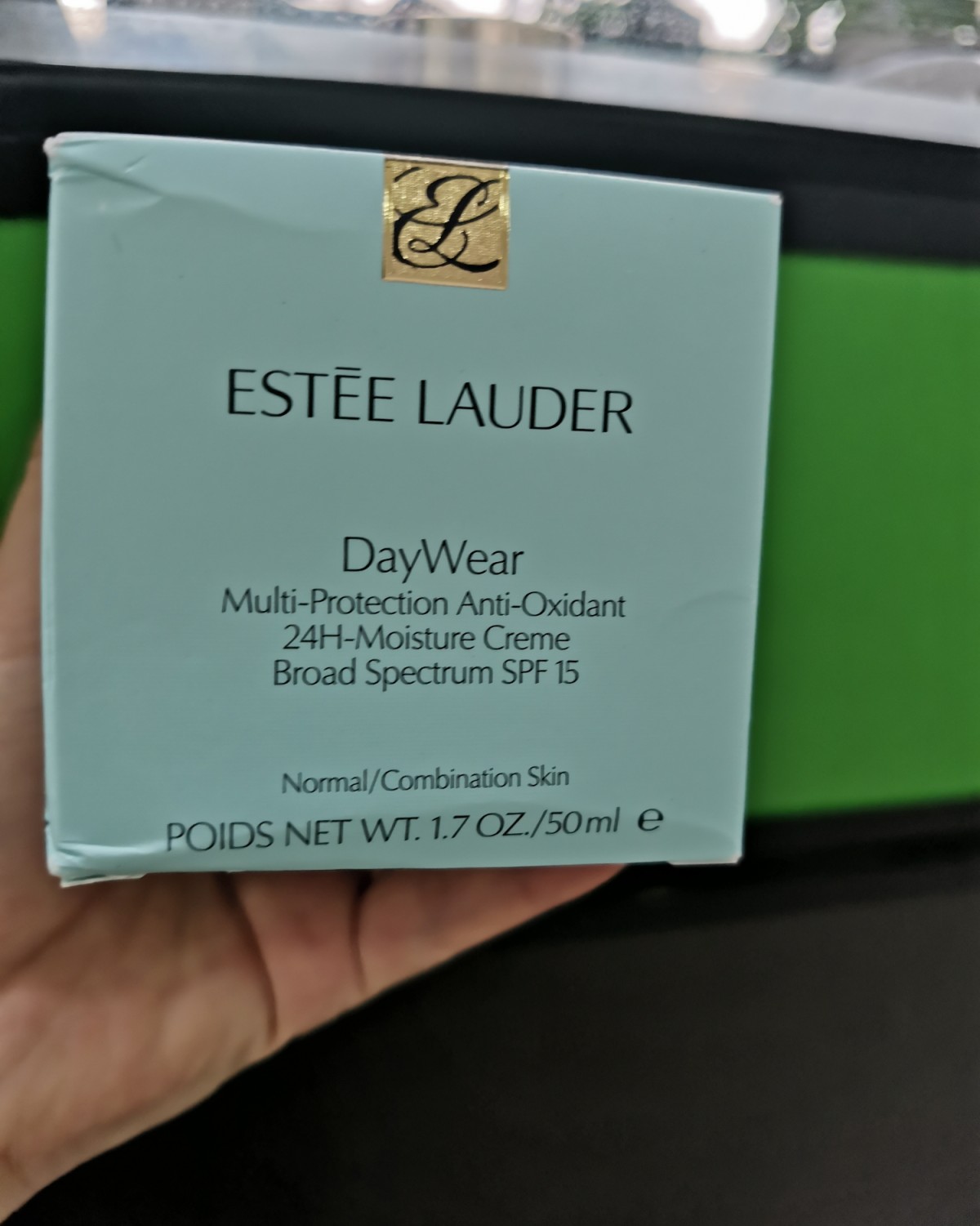 大约8月份时候，MAC官网买的口红，漏发了，给客服反馈后很爽