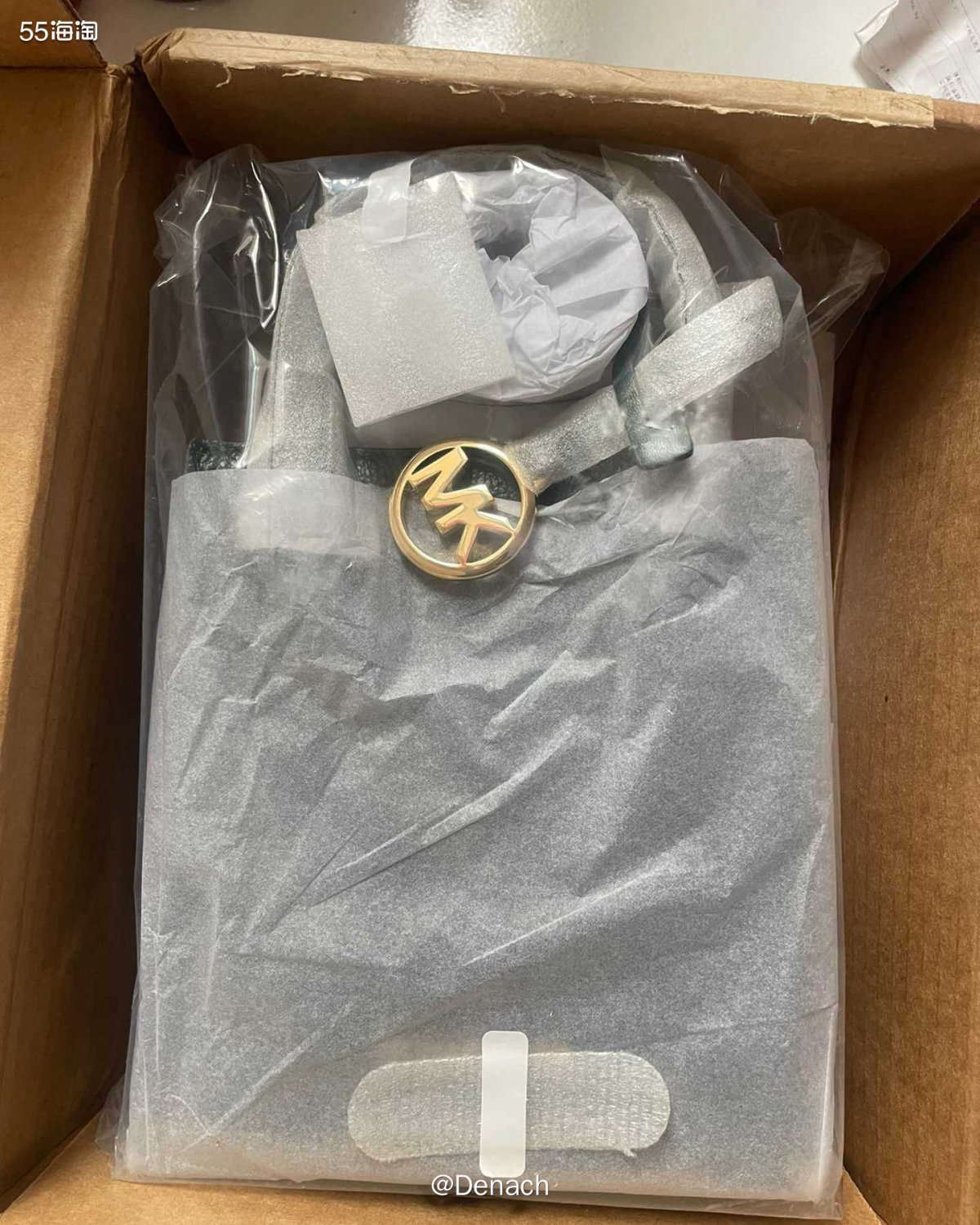 最近转运真的又慢了，我等了快一个月的小绿包终于到了。  我走