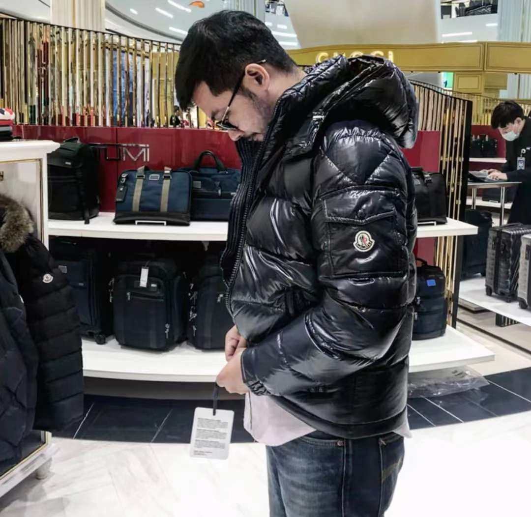 Moncler 羽绒服 经典maya   男款 黑色  国现