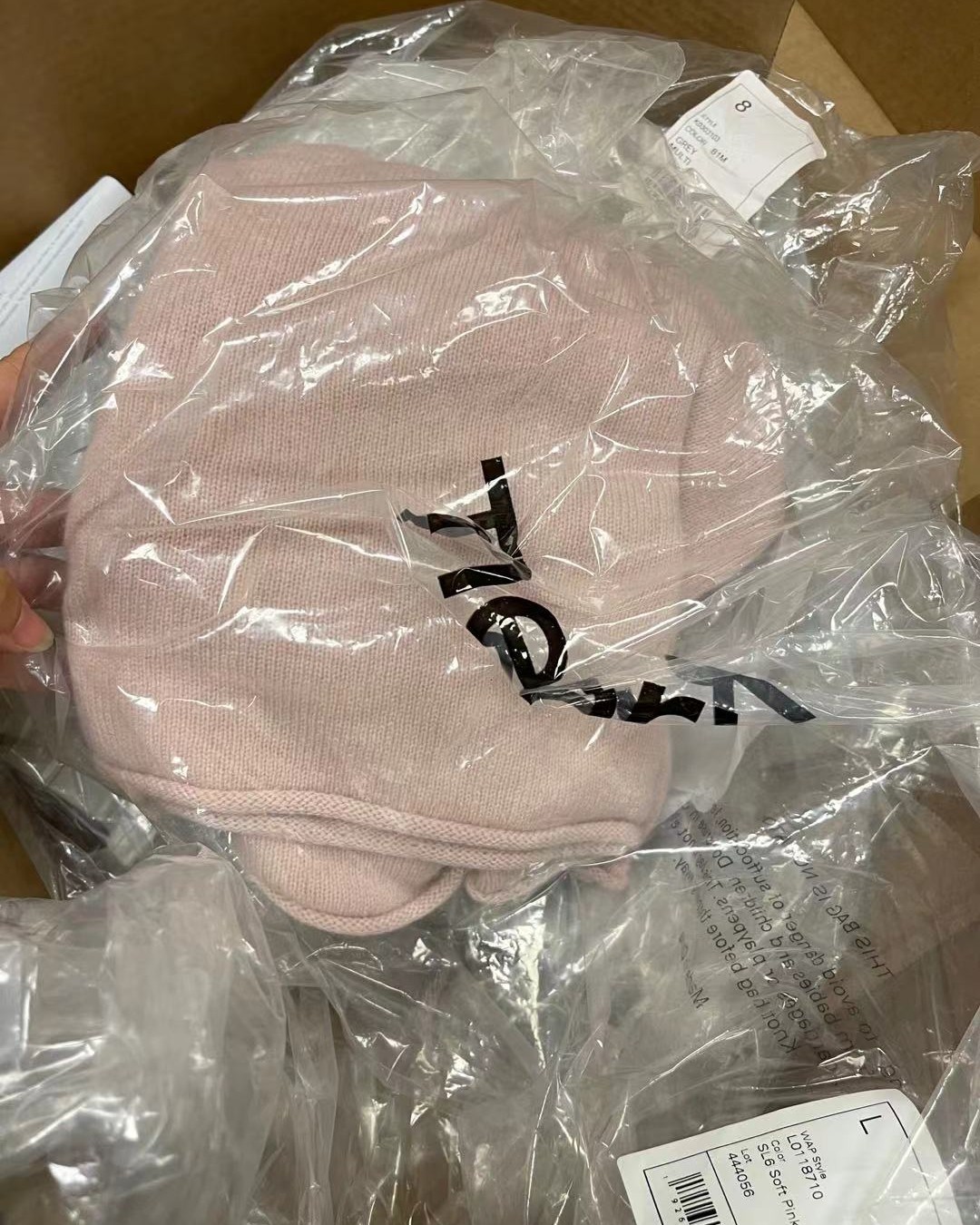 Theory衣服 开箱喽！   超喜欢Theory的衣服，尤