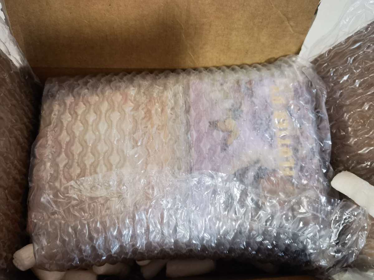 colourpop是美国平价彩妆品牌， 最出名的单品是他家的