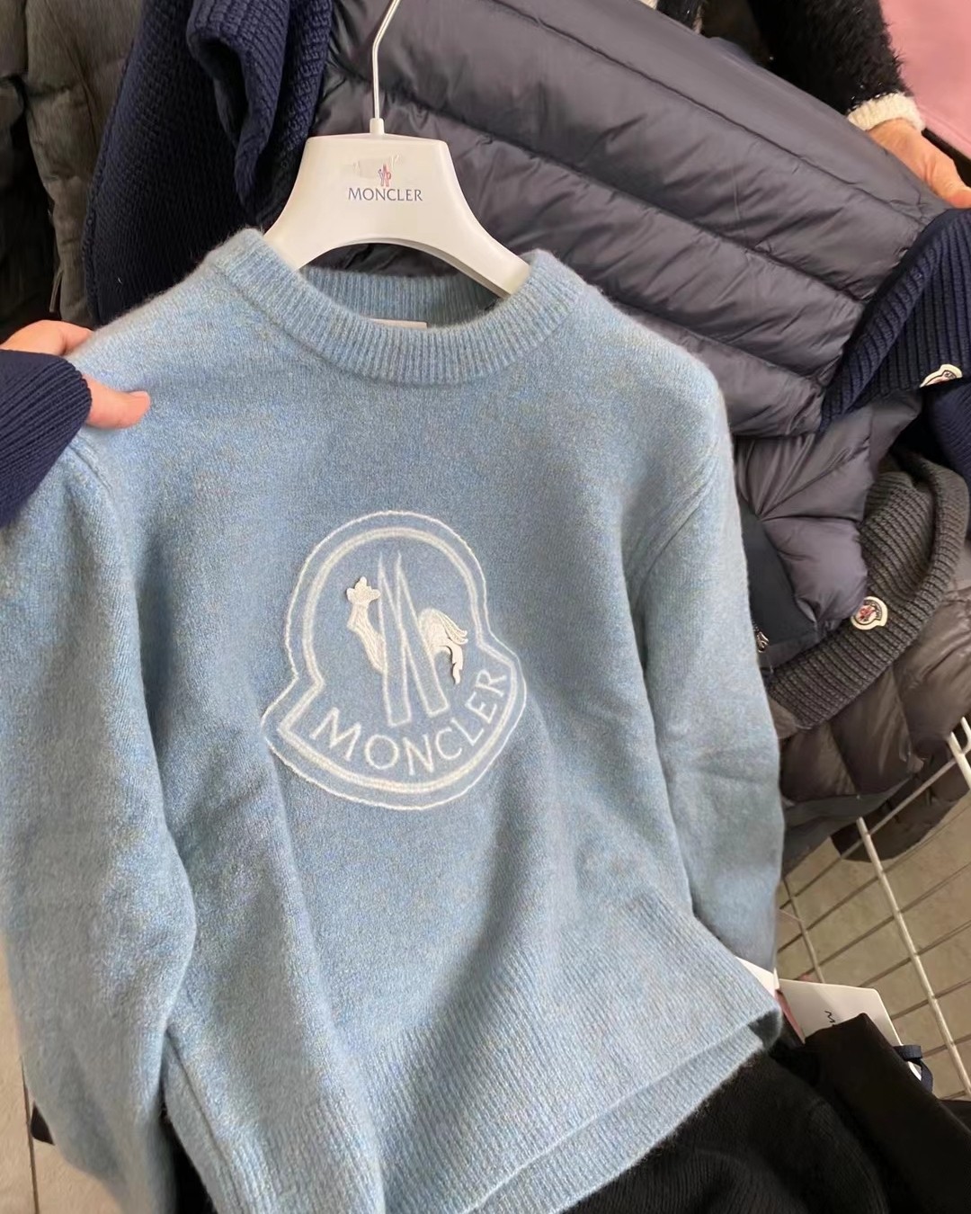 折扣捡漏Moncler 新款logo毛衣   超美的雾霾蓝色