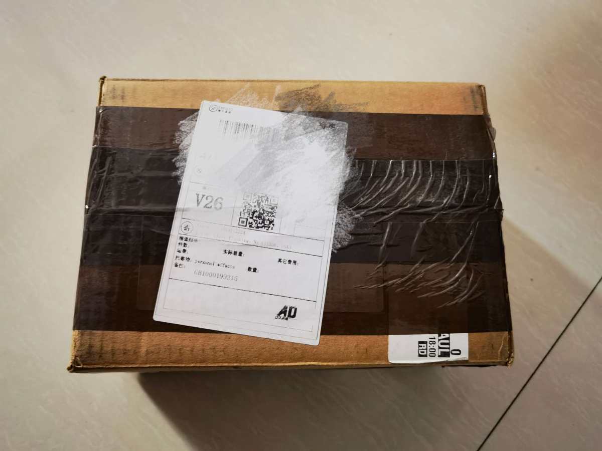colourpop是美国平价彩妆品牌， 最出名的单品是他家的