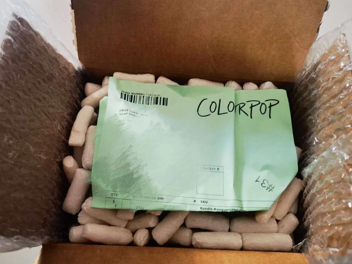 colourpop是美国平价彩妆品牌， 最出名的单品是他家的
