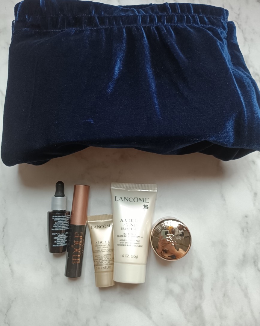 9月下单的兰蔻到了，当时兰蔻有8折还是75折优惠，我买了双瓶