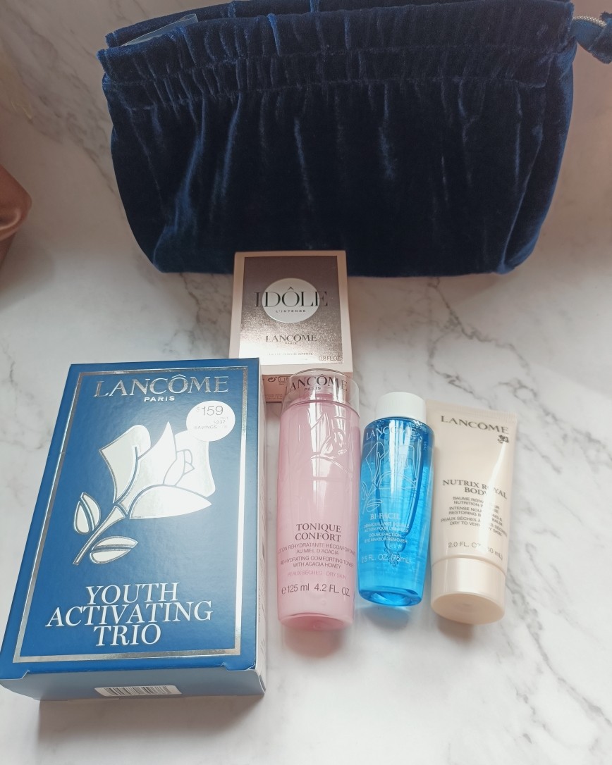 9月下单的兰蔻到了，当时兰蔻有8折还是75折优惠，我买了双瓶