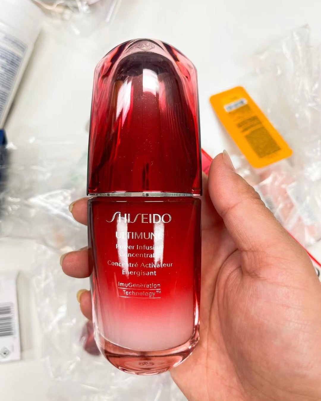 资生堂红妍精华露又称红腰子精华，可增强朗格汉斯，抵御肌肤小危