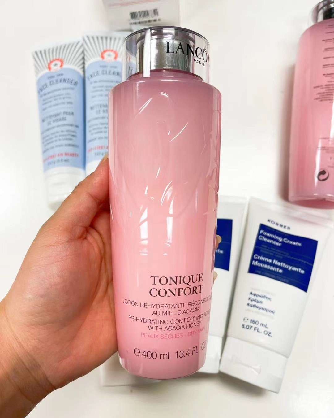 Lancome 兰蔻爽肤水又被称为大粉水和玫瑰水，因为这款爽