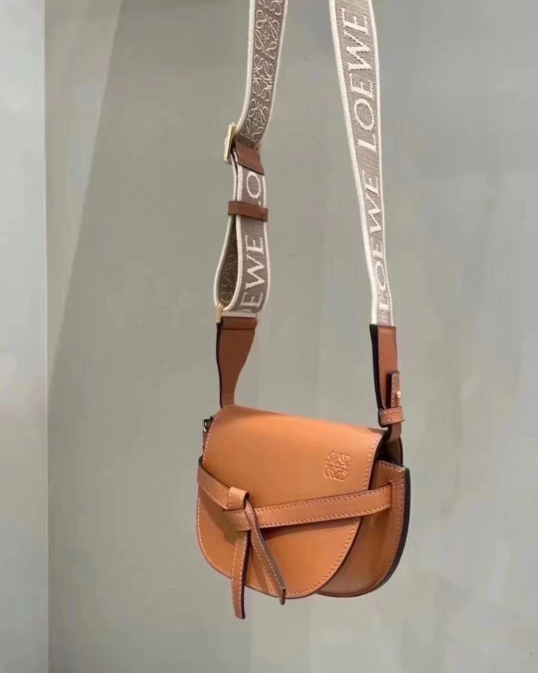 Loewe新款  新到 dual mini gate 宽肩带
