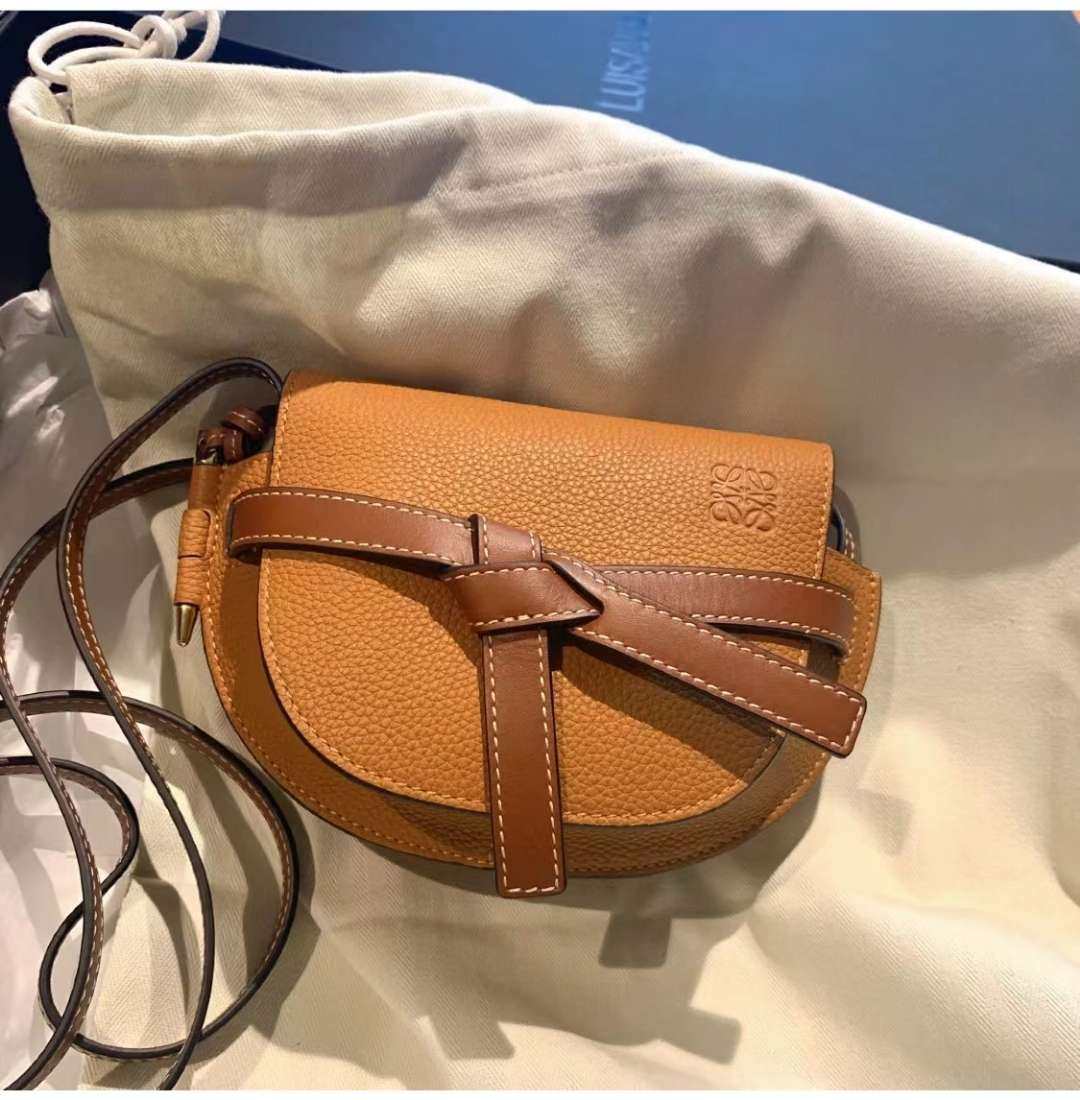 国内现货  Loewe 焦糖色Gate 小号 巨折蹲到一只 