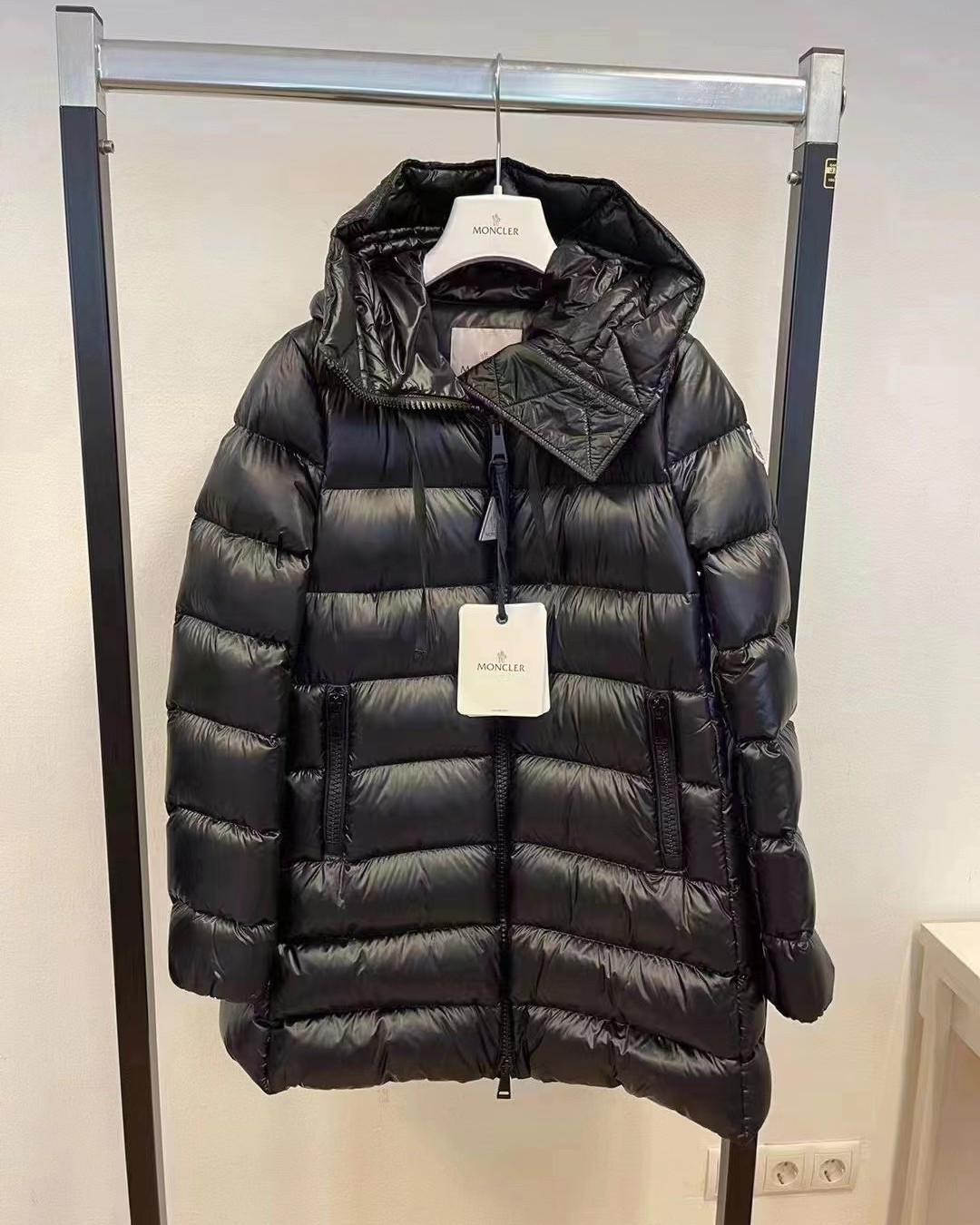 国内现货  Moncler 羽绒服 经典黑色suyen  码