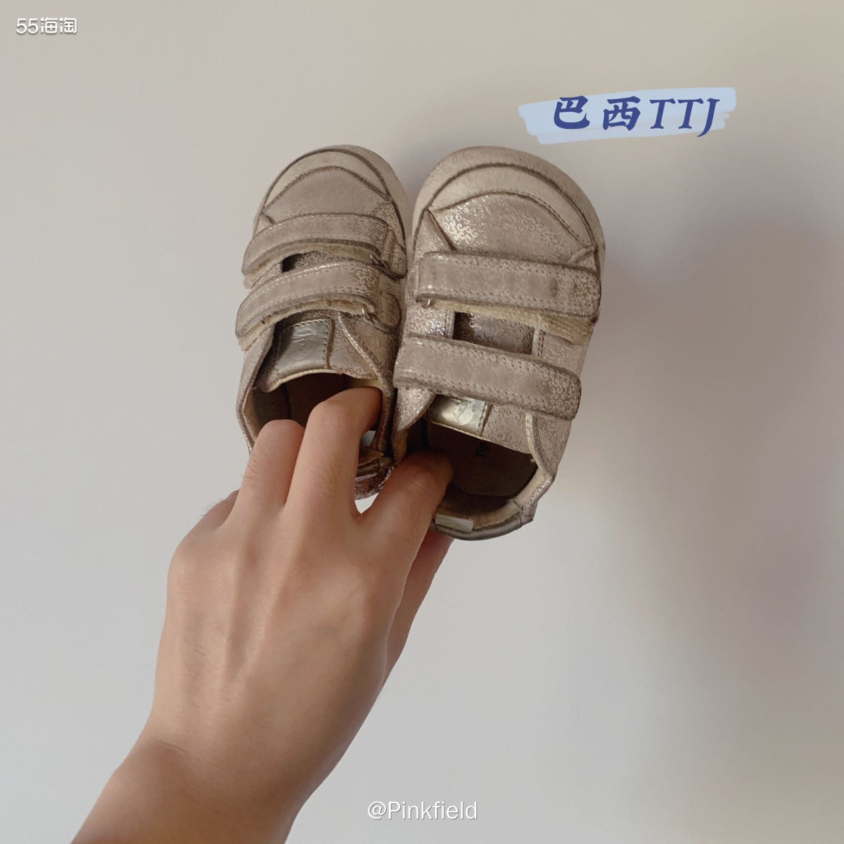 👟对于刚开始学走路的宝宝来说，挑选一双合适的学步鞋十分重要