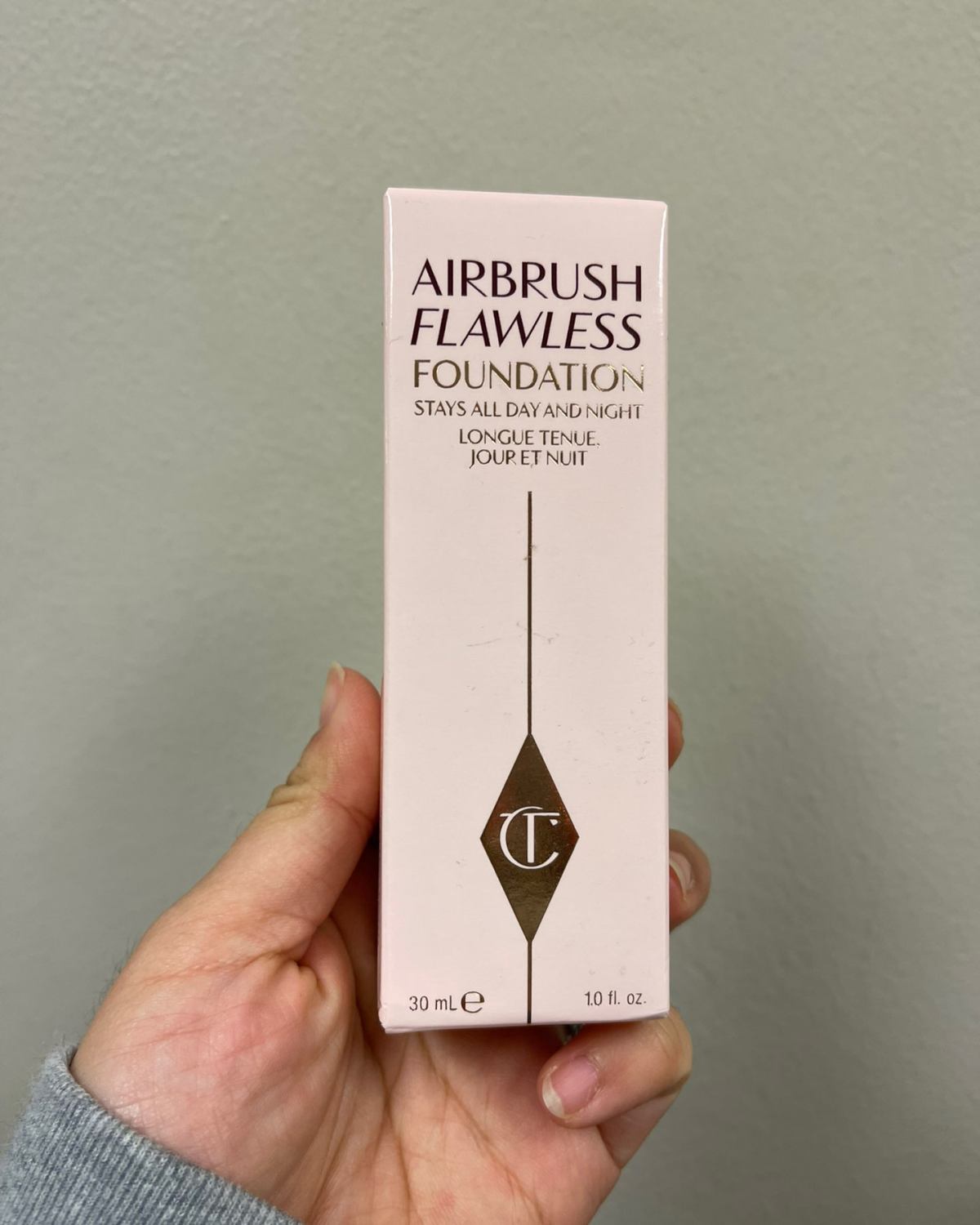 之前买fresh 两套玫瑰套装送的礼包和正装粉底液. 今天用