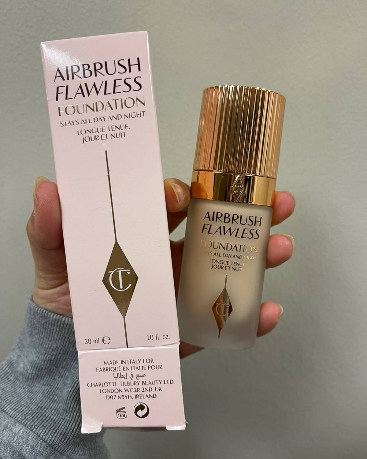 之前买fresh 两套玫瑰套装送的礼包和正装粉底液. 今天用