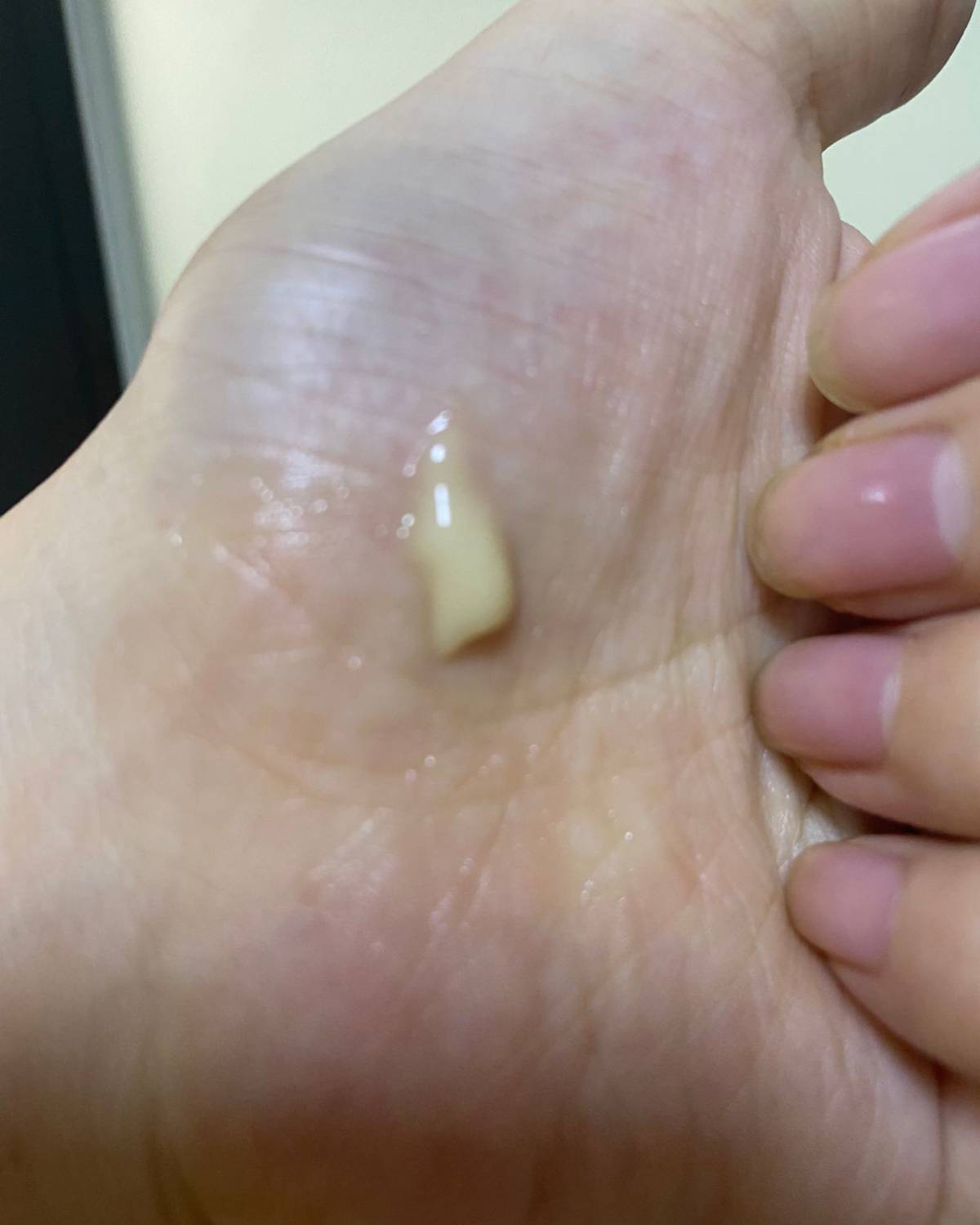 🌹赔钱之源之前用了一些小样，之前看到过姐妹👭，说榆木精华