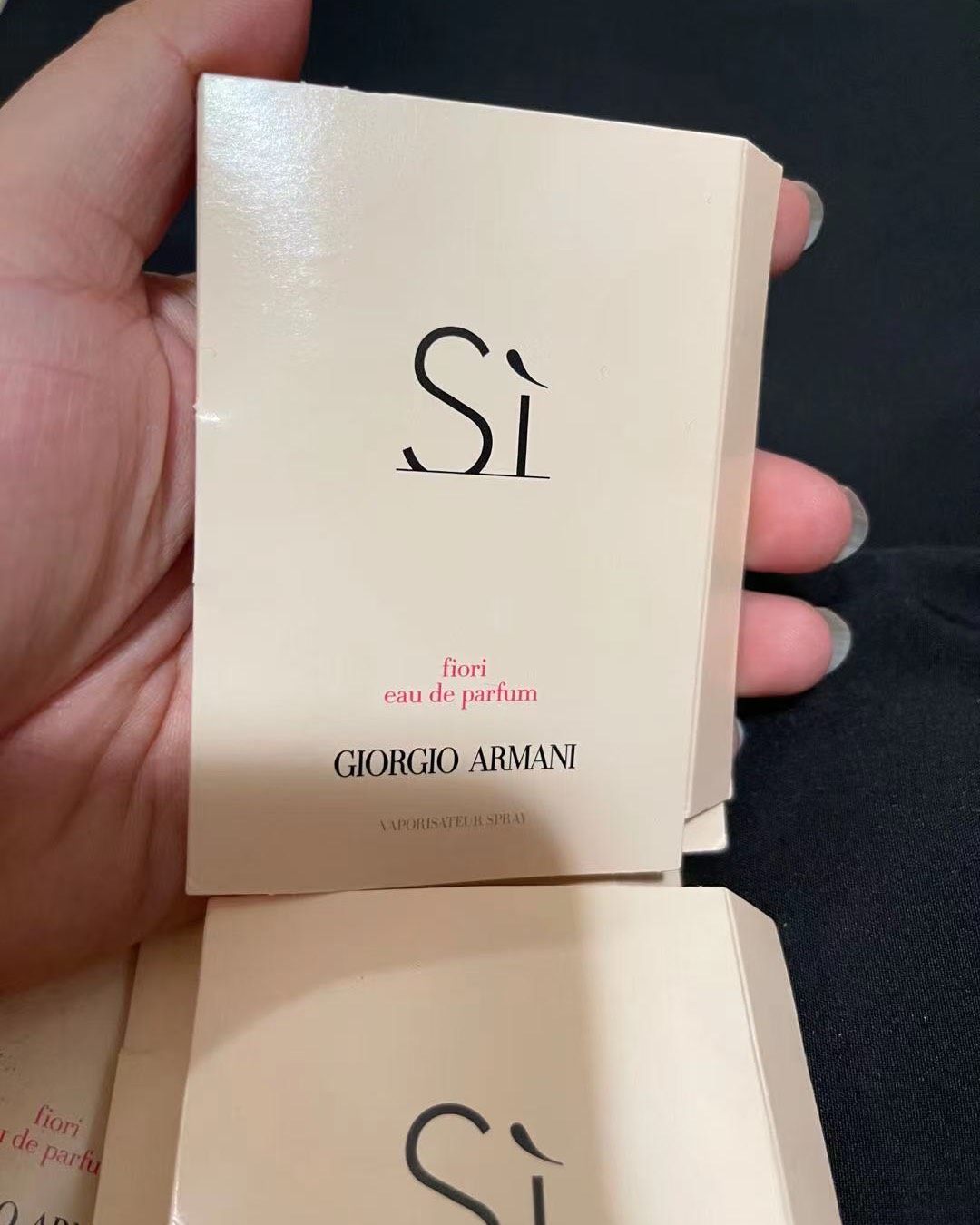 阿玛尼挚爱EDP香水是果香甘苔调，我喜欢的那种味道！阿玛尼的