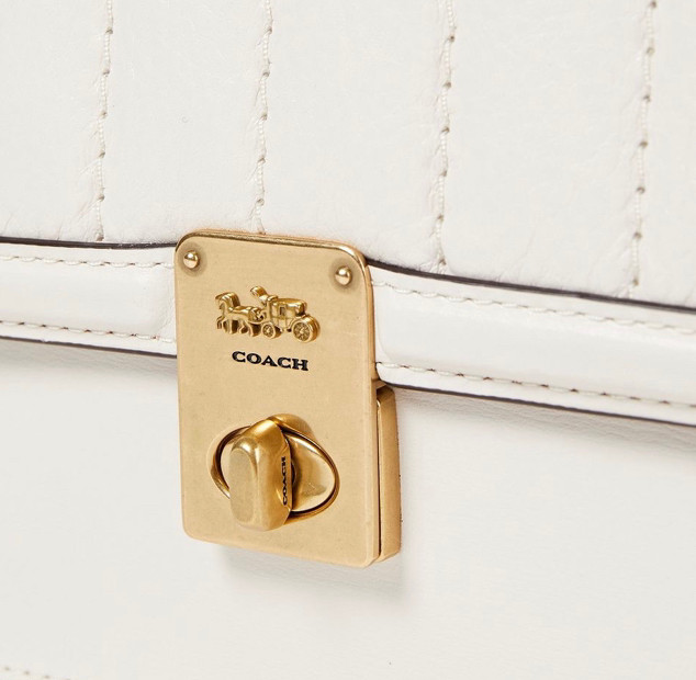 👉🏻 coach蔻驰哈顿小方包，一包两用省钱还省事。  