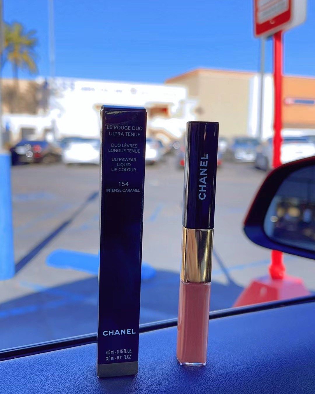 江湖疯抢154，双头唇釉。 纯欲拉满，白桃肉桂色。国内火透了