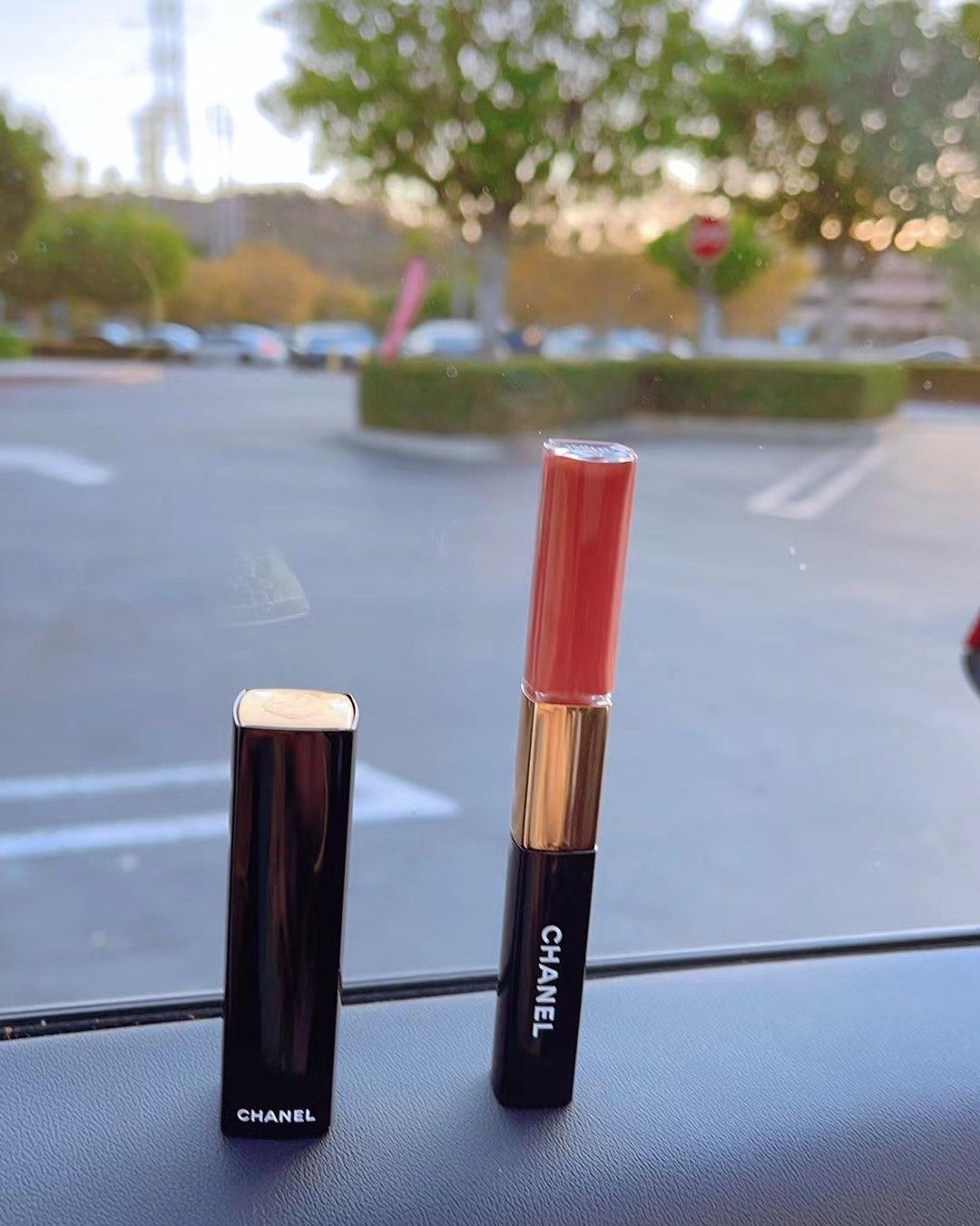 江湖疯抢154，双头唇釉。 纯欲拉满，白桃肉桂色。国内火透了