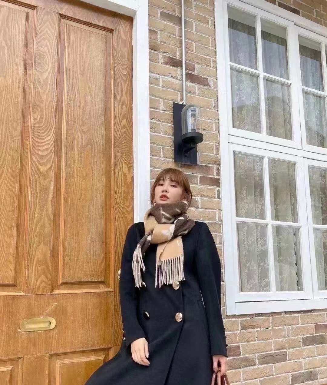 LV在途  LV 经典渐变羊绒围巾🧣 焦糖奶茶色渐变太美了