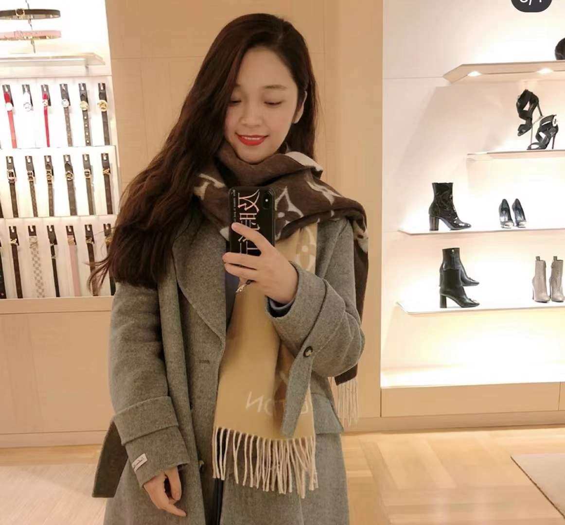 LV在途  LV 经典渐变羊绒围巾🧣 焦糖奶茶色渐变太美了
