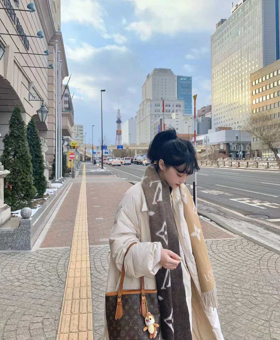 LV在途  LV 经典渐变羊绒围巾🧣 焦糖奶茶色渐变太美了