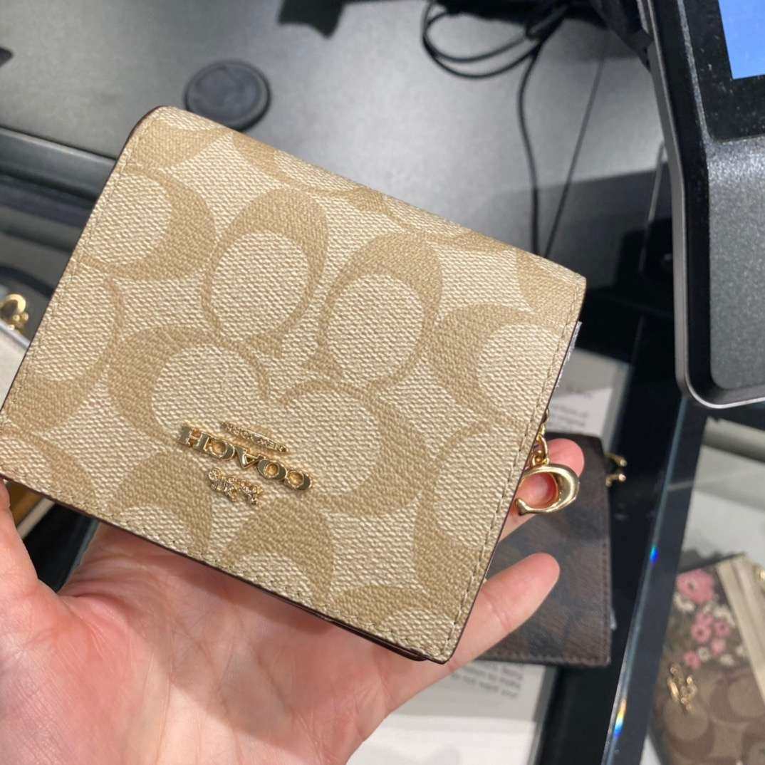 ✅钱包是常用之物，自然以实用度为最高原则，在选择钱包时，无论