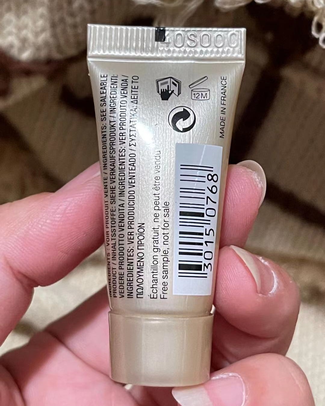 这款兰蔻轻盈版是所有肤质都可以用的。  特别喜欢它那种粉色的