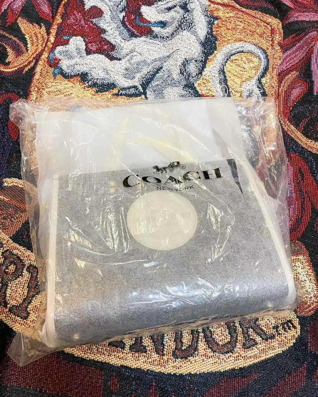 🧚Coach 托特开箱了，超级喜欢这款香布雷的颜色了，沉静