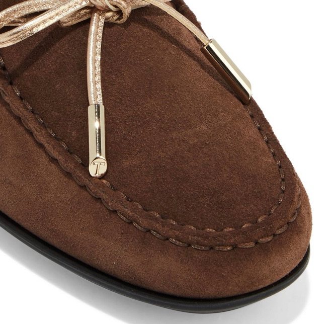 👉🏻 Tod’s绒面乐福鞋，色彩丰富随心搭配。  🇶�