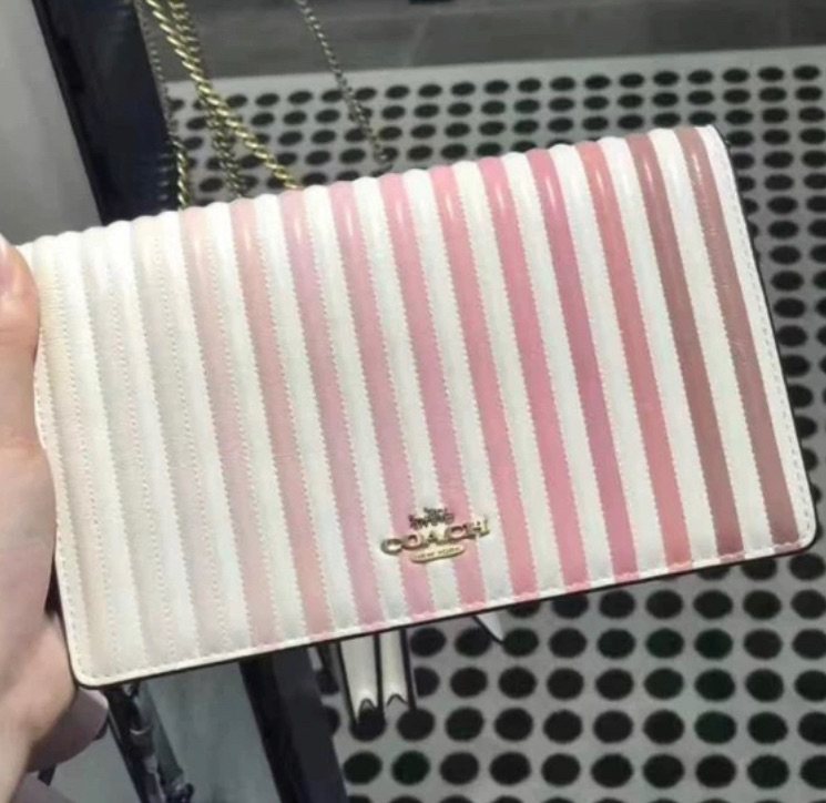 🎈 coach条纹长钱包，粉色彩虹渐变系列  💓我发现c
