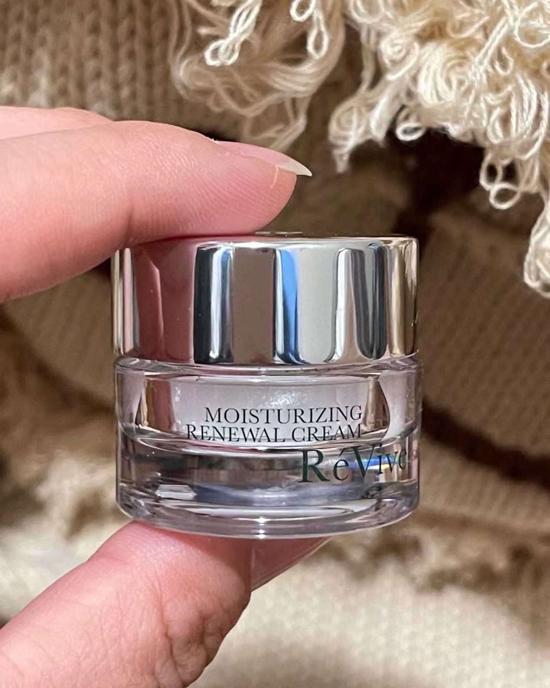 这款利维肤更新晚霜分两种：清爽和滋润型  混合肌肤，爱长豆豆